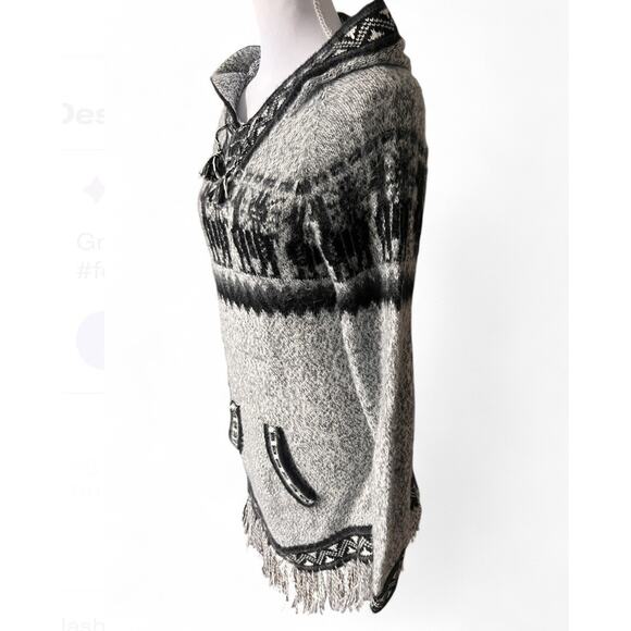 Peru Alpaca Hoodie Sweater Llama Pattern Soft Knit Fringe Boho Artisan Gray S/M - Picture 3 of 8